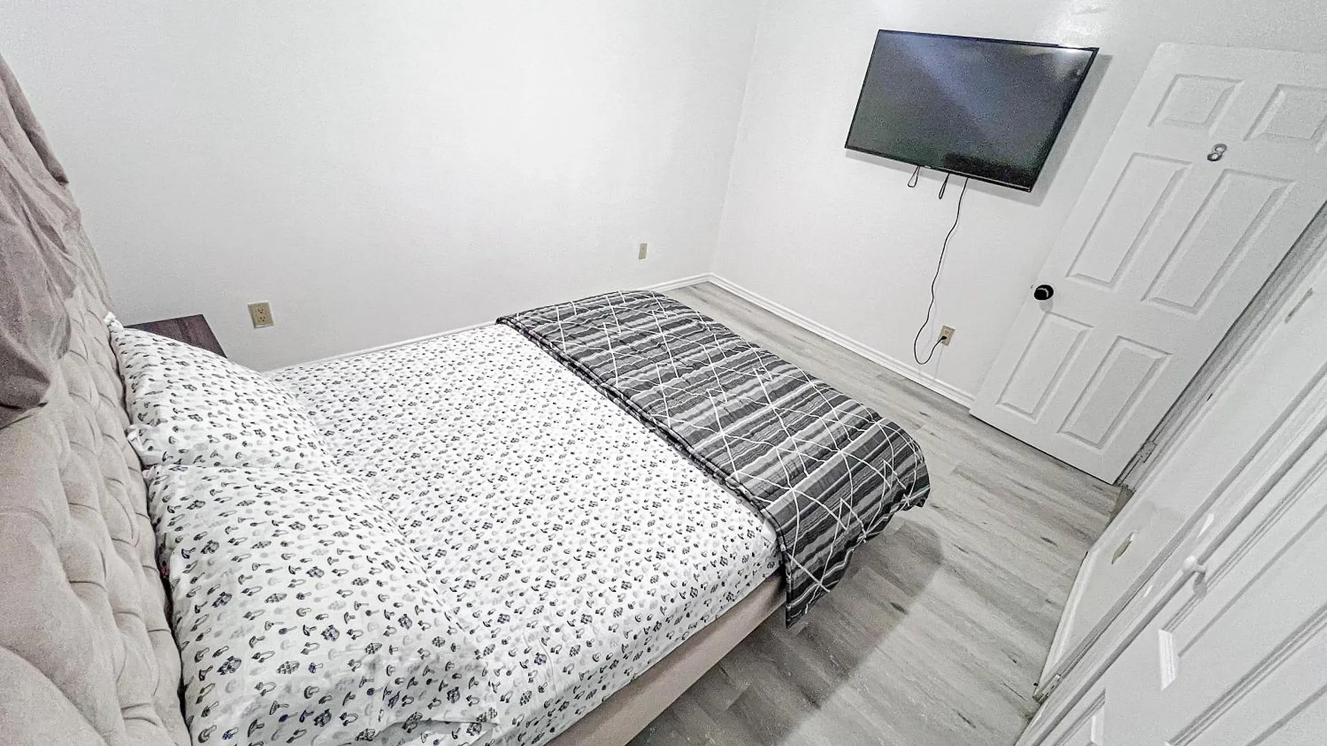 D8 Room Near Airport Brampton