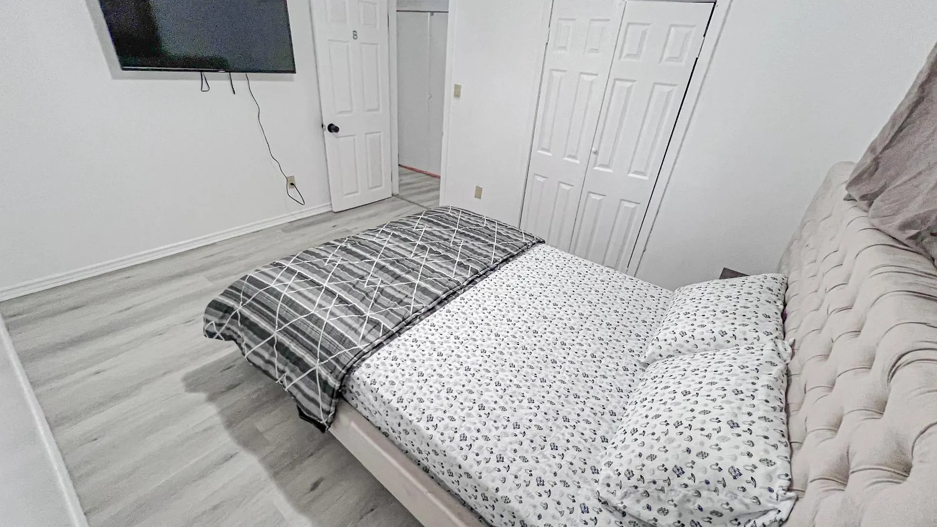 D8 Room Near Airport Brampton Canada