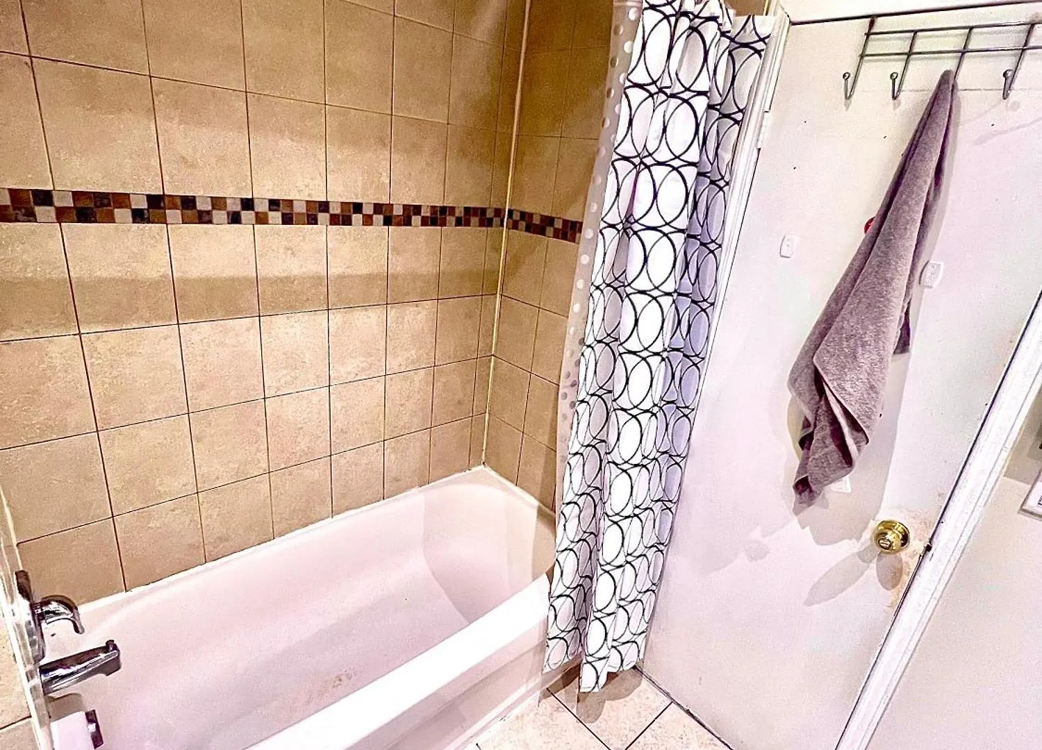 D8 Room Near Airport Brampton 0*,